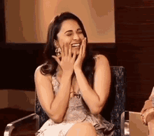 Kiara Advani Kiara GIF - Kiara Advani Kiara Laughing GIFs