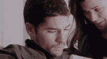 Seth Gecko Dj Cotrona GIF - Seth Gecko Dj Cotrona Talking To A Girl GIFs