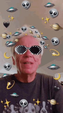 Ufo Snapchat GIF - Ufo Snapchat Old Man GIFs