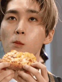 Shinwon Eats GIF - Shinwon Eats Yummy GIFs