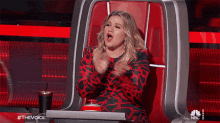 Cheering Kelly Clarkson GIF - Cheering Kelly Clarkson The Voice GIFs