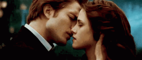 Edward Cullen & Bella Swan Kiss GIF - Twilight The Twilight Saga Robert Pattinson GIFs