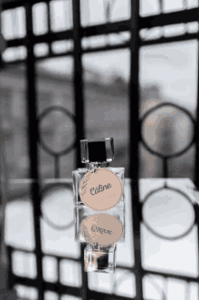 Zapachy Perfumy GIF - Zapachy Perfumy Kobieta GIFs