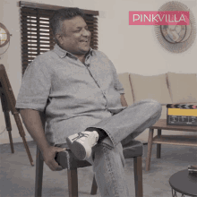 Laughing Sanjay Gupta GIF - Laughing Sanjay Gupta Pinkvilla GIFs