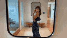 Kendall Jenner Mirror GIF - Kendall Jenner Mirror Mirror Shot GIFs
