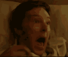 Assustei GIF - Benedict Cumberbatch Scared Cover GIFs