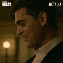 Riéndose Berlín GIF - Riéndose Berlín Pedro Alonso GIFs