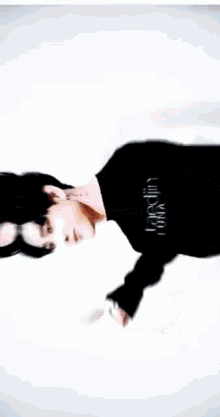 a person wearing a black shirt with the word hoodin on the front