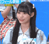 a girl in a blue shirt with a name tag that says ' i ' on it