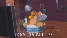 a cartoon of jerry sitting in a can with the words estas alli