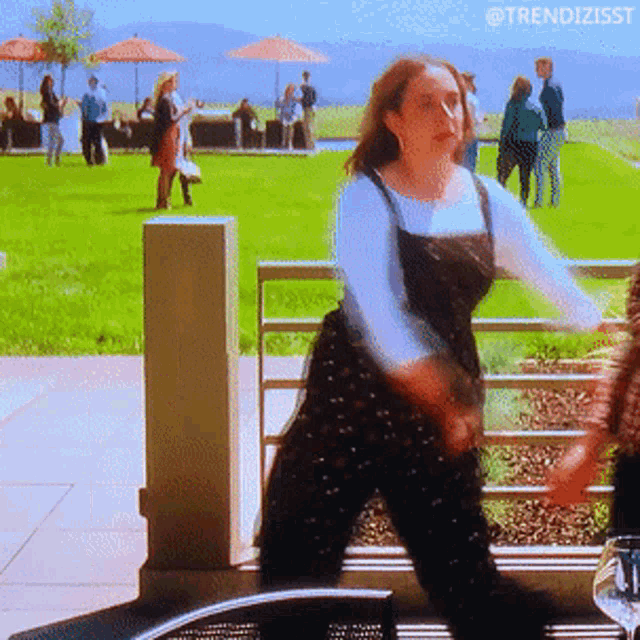 Maya Rudolph danse gif