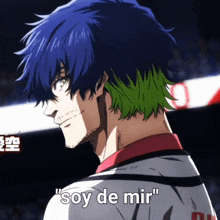 a man with blue hair and green hair has the words soy de mir on his shirt