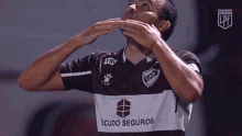 Pointing To The Sky Facundo Curuchet GIF - Pointing To The Sky Facundo Curuchet Platense GIFs
