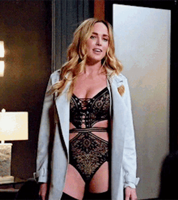 Legends Of Tomorrow Sara Lance GIF Legends Of Tomorrow Sara Lance Caity Lotz Discover Share GIFs