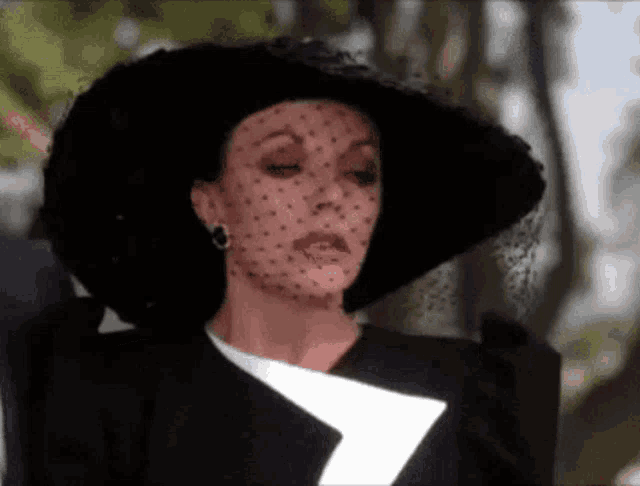 Alexis Carrington Gif