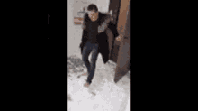танец Snow GIF - танец Snow Door GIFs