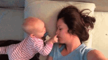 Travieso GIF - Travieso Baby Mommy GIFs