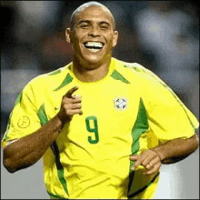 ronaldo smile football ahhh pointing