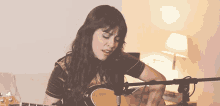 Cantando Ale Aguirre GIF