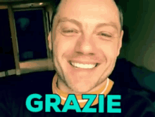 Tiziano Ferro Selfie GIF - Tiziano Ferro Selfie Smile GIFs
