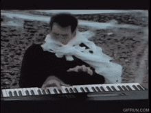 Rave Piano Korg M1 GIF - Rave Piano Korg M1 Chords GIFs
