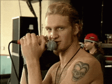 Singer-layne-staley Band-alice-in-chains GIF - Singer-layne-staley Band-alice-in-chains Tattoos GIFs