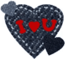 a knitted heart with the words i love u on it
