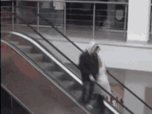 dumb girl fail escalator opposite side