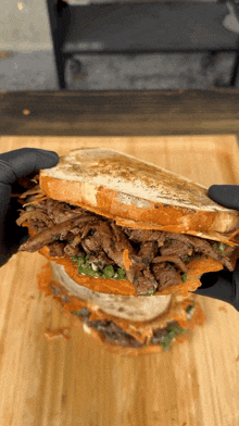Chimichurri Grilled Steak Sandwich Sandwich GIF - Chimichurri Grilled Steak Sandwich Sandwich Food GIFs