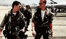 Top Gun Tom Cruise GIF - Top Gun Tom Cruise Hi5 GIFs