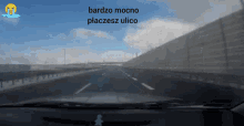 a picture of a highway with the words bardzo mocno placesz ulico at the top