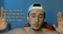 a shirtless man wearing a white hat with the words moi quand je dois expliciter pourquoi je suis un gros fdp