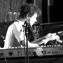 Playing The Keyboard Kyle O Quin GIF - Playing The Keyboard Kyle O Quin Portugal The Man GIFs