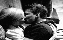 Kiss Couple Passion GIF - Kiss Couple Passion Relationship GIFs