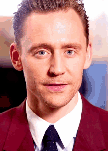 Tom Hiddleston GIF