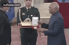 President Presents Dadasaheb Phalke Award To Amitabh Bachchan At Rashtrapati Bhavan.Gif GIF - President Presents Dadasaheb Phalke Award To Amitabh Bachchan At Rashtrapati Bhavan Amitabh Bachchan Trending GIFs