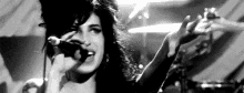 Hi Amy Winehouse GIF - Hi Amy Winehouse Giggle GIFs