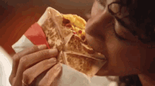 Taco Bell Breakfast Crunchwrap GIF - Taco Bell Breakfast Crunchwrap Eating GIFs
