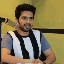 Clapping Laughing GIF - Clapping Laughing Armaan Malik GIFs