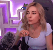 Alinity Hold On GIF - Alinity Hold On Second GIFs