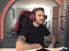 laughing pewdiepie trying not to laugh pewds felix