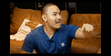 Sharing A Story Talking To Friends GIF - Sharing A Story Talking To Friends Laughing GIFs
