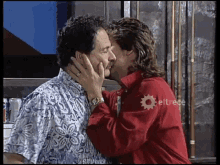 Greeting Kiss Poliladron GIF - Greeting Kiss Poliladron Pat On The Cheek GIFs
