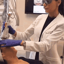 Beauty Treatment Dr Azadeh Shirazi GIF - Beauty Treatment Dr Azadeh Shirazi Skin By Dr Azi GIFs