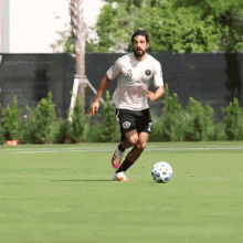 Passing The Ball Rodolfo Pizarro GIF - Passing The Ball Rodolfo Pizarro Inter Miami Cf GIFs