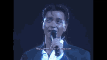 Leslie Cheung In Concert Cheung Kwok Wing In Concert GIF - Leslie Cheung In Concert Cheung Kwok Wing In Concert Leslie Cheung Summer Concert1985 GIFs