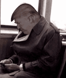 Pouty Potus Swipe GIF - Pouty Potus Swipe Donuld Trump GIFs