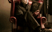 Michael Myers Halloween GIF - Michael Myers Halloween Reading GIFs