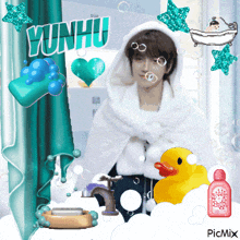 a boy in a bathrobe with yunhu written on the top