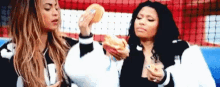 Beyonce Nicki Minaj GIF - Beyonce Nicki Minaj Burger Eating GIFs